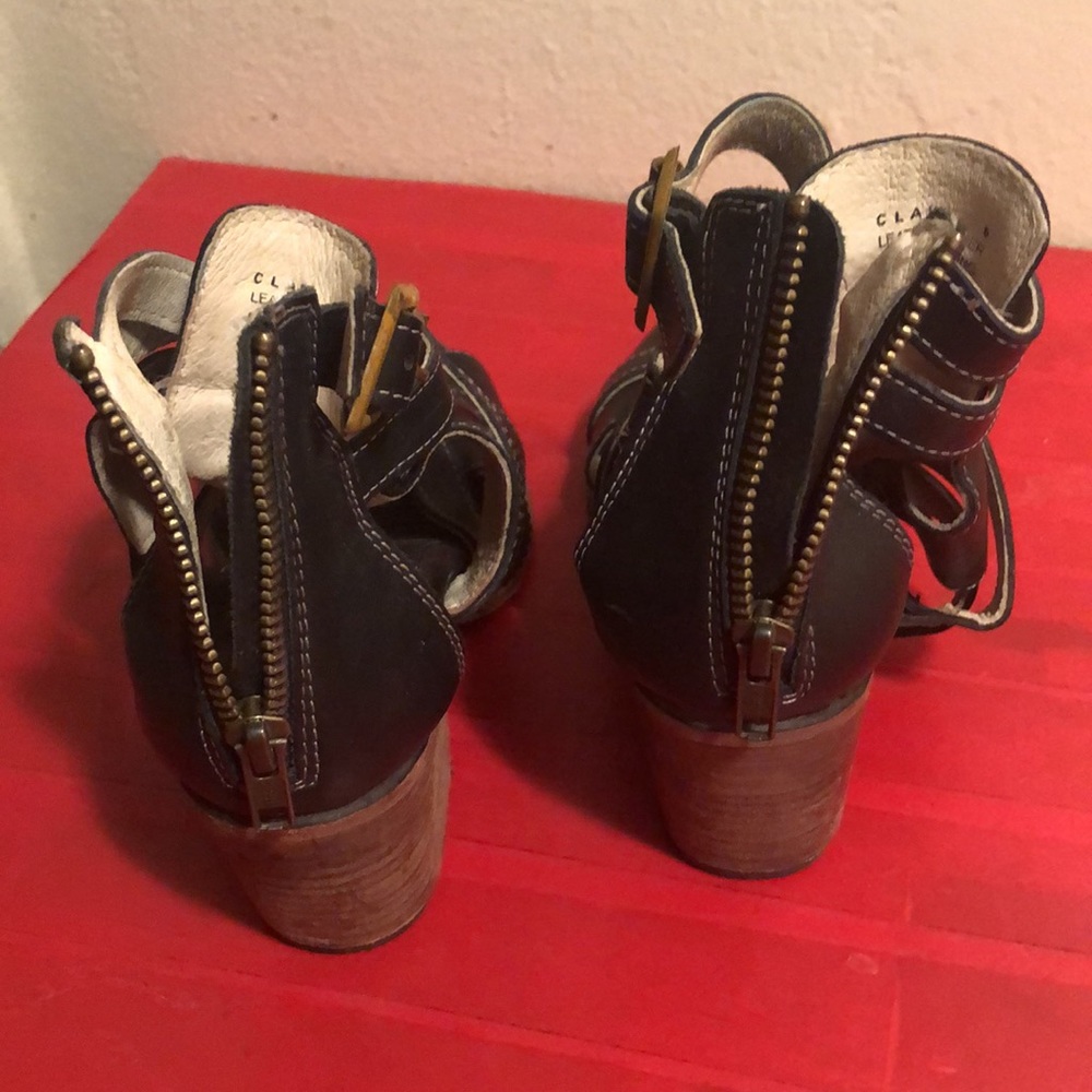 Sandals - Picture 4 of 7